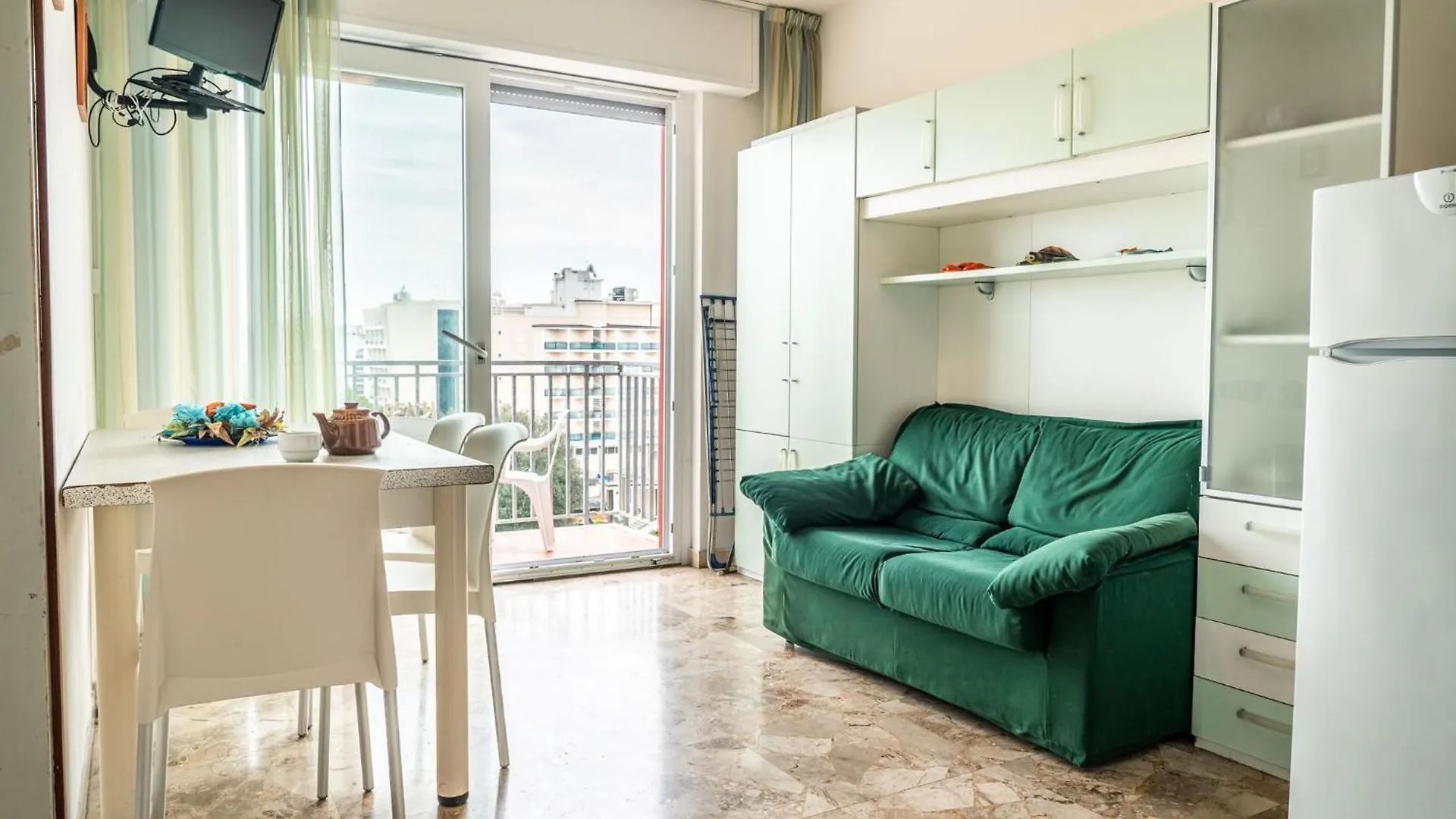 Side Sea View Flat For 6 Guests Near Bibione Beach Apartment