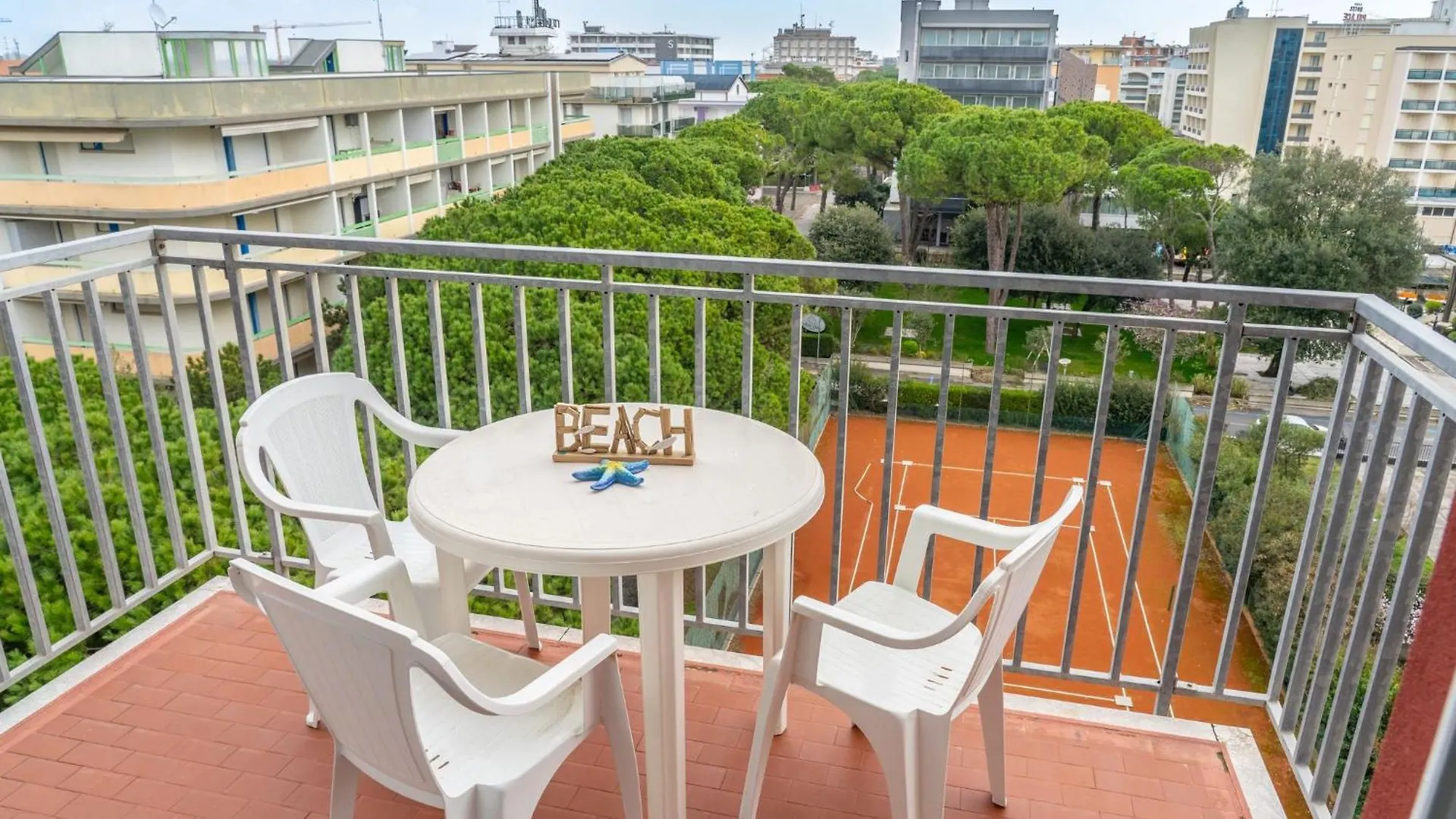 Side Sea View Flat For 6 Guests Near Bibione Beach