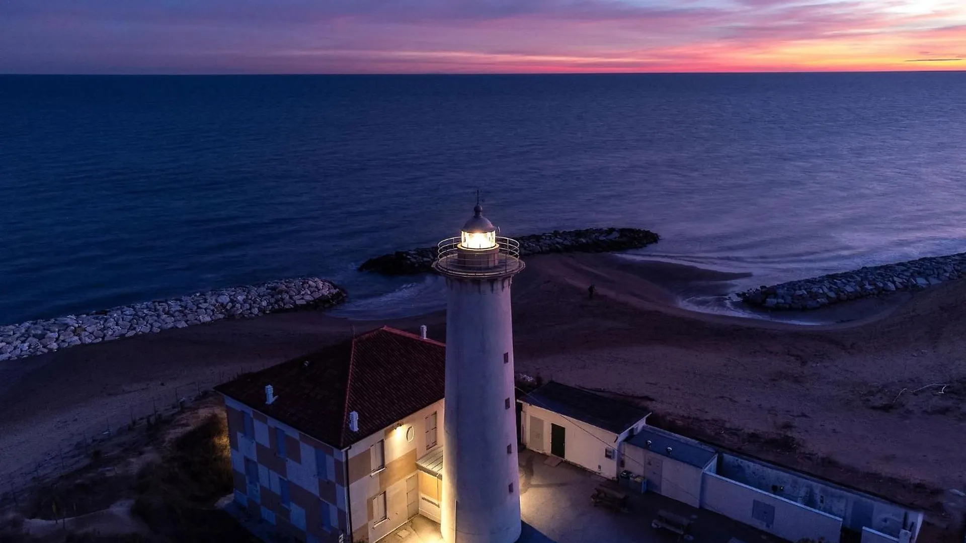 Side Sea View Flat For 6 Guests Near Bibione Beach